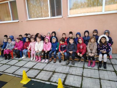 Спортен празник в двора на детската градина 1