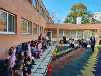 Спортен празник в двора на детската градина 3
