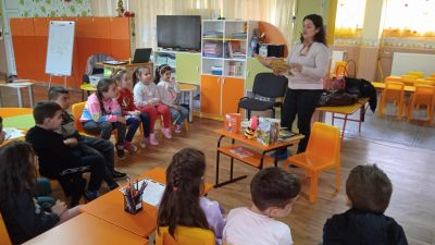 Гостуване на Детския отдел от Регионалната библиотека в детската градина 3