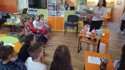 Гостуване на Детския отдел от Регионалната библиотека в детската градина 4
