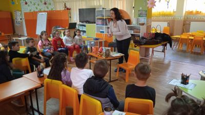 Гостуване на Детския отдел от Регионалната библиотека в детската градина 6