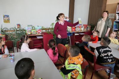 Гостуване на децата от трета група в Регионална библиотека "П.Стъпов"-Търговище 4