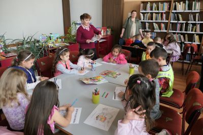 Гостуване на децата от трета група в Регионална библиотека "П.Стъпов"-Търговище 8