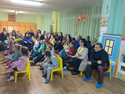 Театрализираните дейности като интерактивен метод за стимулиране на речевата активност на децата"-драматизации от  деца и родители в трета "А"-дейности по ПроектBG05SFPR001-1.003-0001 „Силен старт“-за интензивна работа с родителите 2