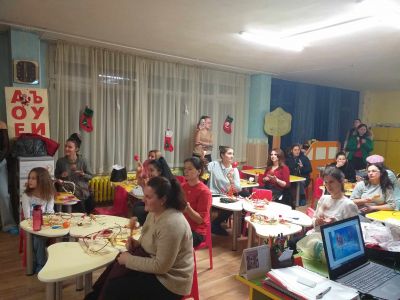 Практикум за изработване на сурвакници в четвърта група. Дейности по Проект BG05SFPR001-1.003-0001"Силен старт"за интензивна работа с родителите за формиране на положителни нагласи към образованието и за пълноценното им участие в образователния пр 10