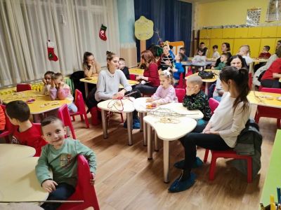 Практикум за изработване на сурвакници в четвърта група. Дейности по Проект BG05SFPR001-1.003-0001"Силен старт"за интензивна работа с родителите за формиране на положителни нагласи към образованието и за пълноценното им участие в образователния пр 7