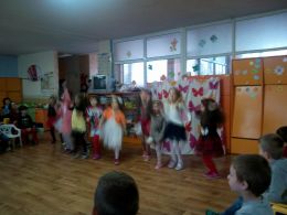 Децата от група Мечо пух поздравиха своите майки и баби в навечерието на Осми март 2