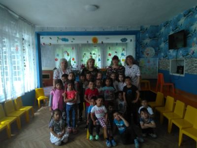Тържество за изпращане на децата от смесената група в с.Голямо ново в първи клас 2